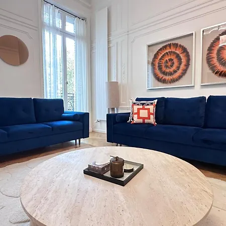 One Bedroom & Balcony / Champs-elysees דירה *