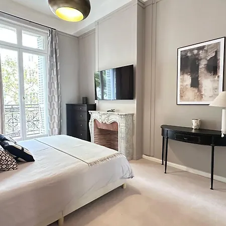 One Bedroom & Balcony / Champs-elysees Apartman Párizs