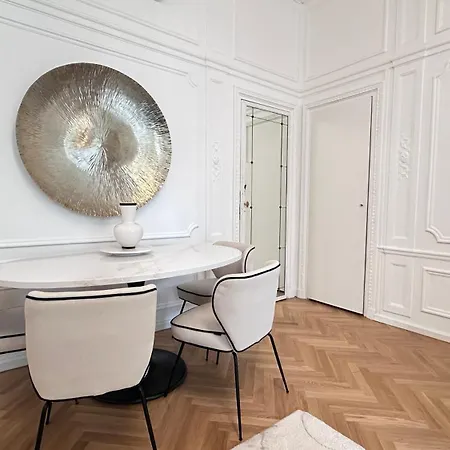 One Bedroom & Balcony / Champs-elysees