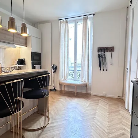 One Bedroom & Balcony / Champs-elysees דירה פריז