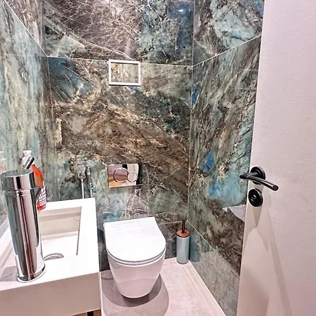 One Bedroom & Balcony / Champs-elysees דירה פריז