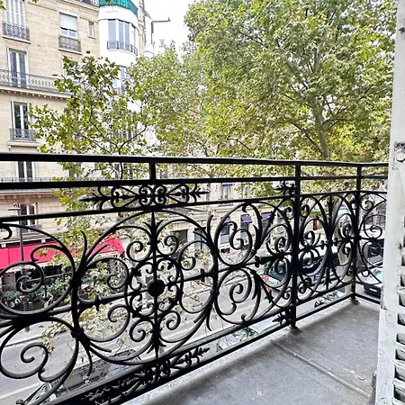 דירה One Bedroom & Balcony / Champs-elysees פריז